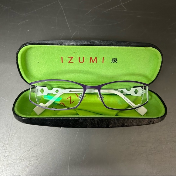 Izumi glasses in lovely purple and white .  Nice details on the sides - Picture 3 of 14